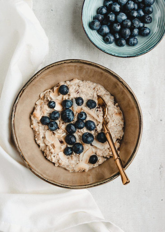 Havermout bowl met amlou en vers fruit